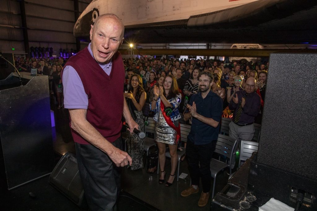 Yuris Night Story Musgrave in front of the Space Shuttle Endeavour 2019
